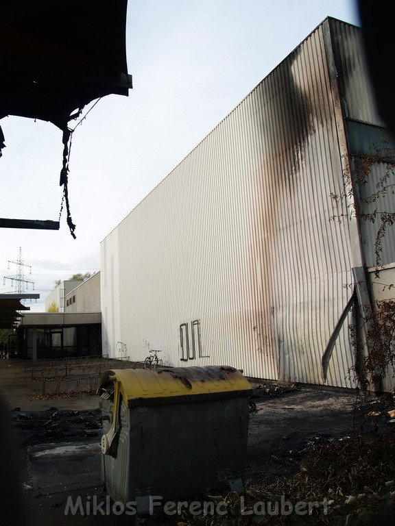 Muellcontainerbrand Schule Koeln Holweide Burgwiesenstr   P21.JPG